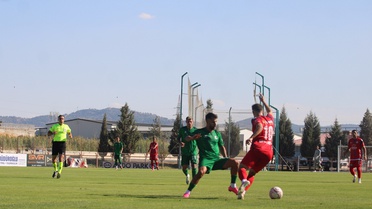 Kahramanmaraş İstiklalspor, kırmızı kartla 10 kişi kalıp Sakaryaspor'a 3-1 yenildi
