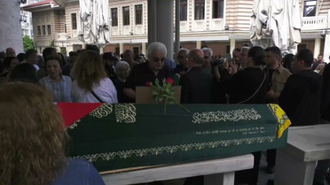 81 yaşındaki Gülsen Tuncer, Şişli Camisi'nde kılınan cenaze namazının ardından defnedildi