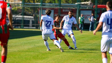 Karşıyaka Bursa Yıldırımspor'da 90+6'da 2-2 berabere kalıp zirvenin 7 puan gerisinde kaldı