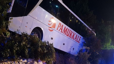 Pamukkale Turizm otobüsü Manisa Kırkağaç'ta yoldan çıktı, 18 kişi yaralandı