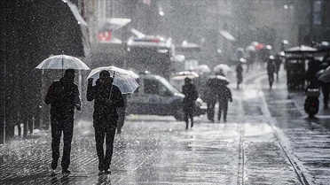 MGM, Rize'nin doğusu ve Artvin'in kuzeyinde öğleye kadar kuvvetli sağanak bekliyor