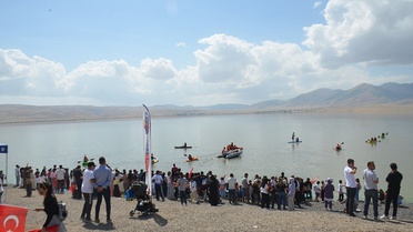 Muş Bulanık'ta ilk kez düzenlenen su sporları şenliğine Vali Çakır da katıldı
