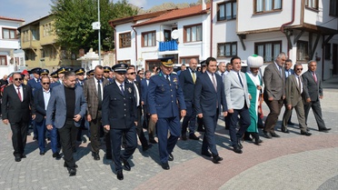 Sivrihisar'ın kurtuluşunun 105. yılı Zafer Yürüyüşü ve mehteran gösterisiyle kutlandı