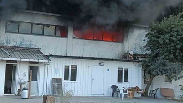 Tekirdağ Muratlı'da geri dönüşüm tesisinde çıkan yangına itfaiye müdahale ediyor