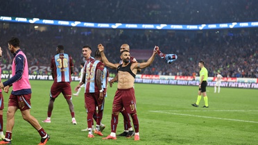 Salah'ın 3 gol 1 asistiyle Trabzonspor, Galatasaray'ı 4-0 yenip 2018'i tekrarladı
