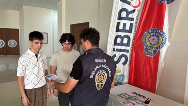 AFSÜ'ye yerleşen 1250 öğrenciye polis dolandırıcılık ve siber suçları anlattı