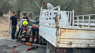 Balıkesir Burhaniye'de eşek arısı paniği kazaya yol açtı, 2 kişi yaralandı