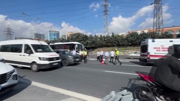 İddialara göre servis minibüsü 60 yaşlarındaki kadına çarpıp ağır yaraladı