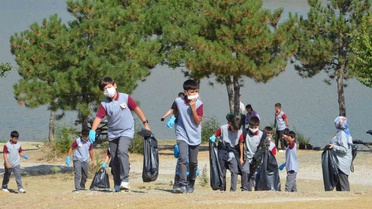 Çorum Barajı çevresinde 250 gönüllü çöp körlüğüne dikkat çekti