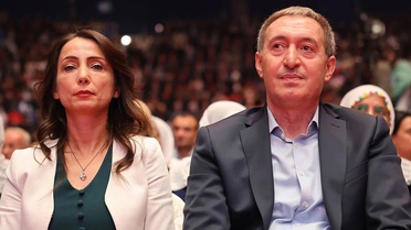 DEM Parti Eş Genel Başkanları, Berlin'de birinci olan Sol Parti adayı Eralp'i kutladı