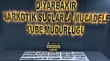 Diyarbakır'da yutulan 1420 gram metamfetaminle 2 yabancı uyruklu tutuklandı