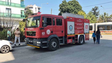 Eskişehir Odunpazarı'nda kuru ot yangınına esnaf ve itfaiye büyümeden müdahale etti