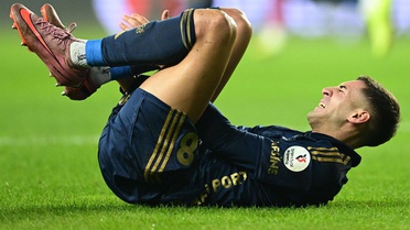 Fenerbahçe'de Mert Müldür ameliyat oldu! İşte sahalardan uzak kalacağı süre