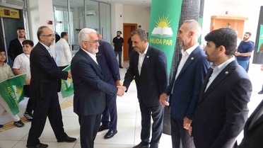 Davut Şahin, HÜDA PAR Batman İl Kongresi'nde görevi Mehmet Emin Doğru'ya bıraktı