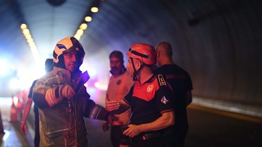 İzmir Bayraklı Tünelleri'nde TIR'da çıkan yangın 20 dakikada kontrol altına alındı