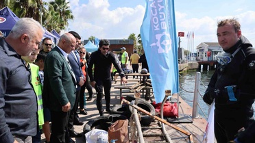 Kocaeli'de Dünya Temizlik Günü'nde 500 gönüllü ve 13 dalgıç 1 ton atık topladı