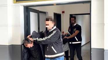 Gebze ve İzmit'te iş vaadiyle 3 kişiyi dolandırdığı iddia edilen 2 şüpheli tutuklandı