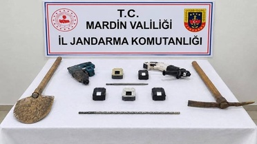 Mardin'de jandarma, 3 ilçede tarihi eser operasyonunda 70 sikke ele geçirdi