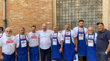 Menemen'de 19 yaşında usta olan Ayhan İde'nin oğlu Oktay dünya şampiyonu oldu