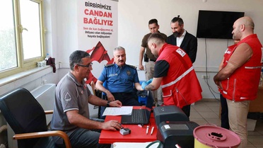 Mersin polisi kan bağışı kampanyası düzenledi, Müdür Aktaş da kan verdi
