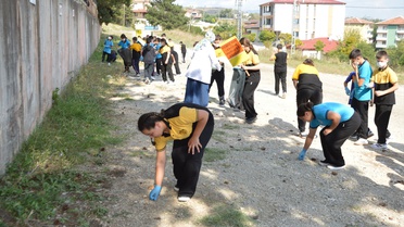 Samsun Havza'da ortaokul öğrencileri Dünya Temizlik Günü'nde çöp topladı