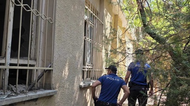 Sandıklı'da polis okul çevreleri ve mezarlıkta denetim yaparak 157 kişiyi sorguladı