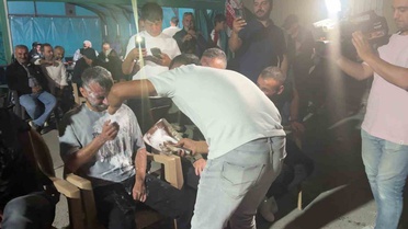 Sivas Altınyayla'da misafirler düğün sahiplerini köpükleyip temsili tıraş etti
