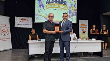 Tunceli'de Alzheimer paneli, hasta yakınlarının bakım zorluklarını ele aldı