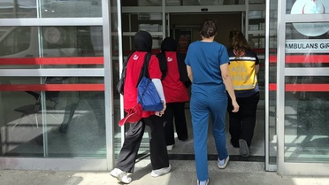 Adıyaman'da yemek yiyen 4 öğrenci zehirlenme şüphesiyle hastaneye kaldırıldı