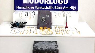 Antalya Kepez'de 2 milyon 430 bin liralık ziynet eşyası çalındı, 3 zanlı tutuklandı
