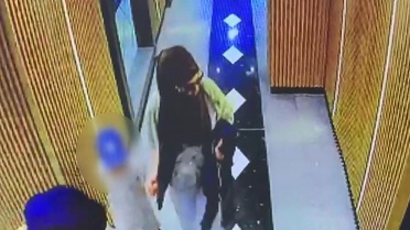Avcılar'da 3 kadın levyeyle daire kapısını açtı, eve geleni fark edince kaçtı