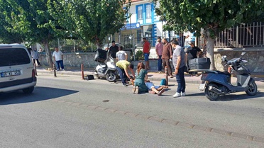 Aydın Efeler'de kamyonet yola çıkınca motosiklet dubalara çarptı, 1 kişi yaralandı