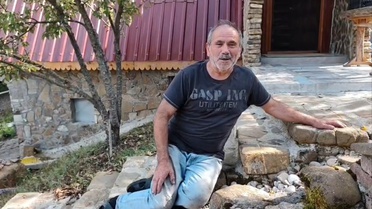 Bartın Ulus'ta İsmail Yılmaz tilkiyi ekmekle besledi, o anları kameraya kaydetti