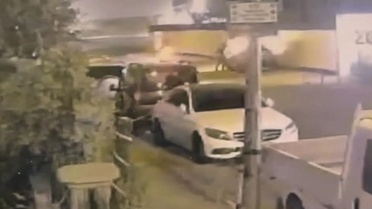 Batman Belde'de motosikletli 2 şüpheli park halindeki otomobili ateşe verdi