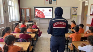 Bilecik Jandarması öğrencileri güvenli internet ve siber zorbalığa karşı uyardı
