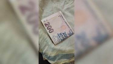 Bilecik'te pazar esnafı, bulduğu 2 bin lirayı sahibine ulaştırdı