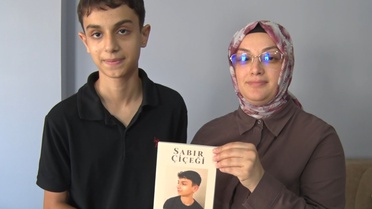 Tedavi gördüğü odada kaleme sarıldı! Barış'ın dizeleri 'Sabır Çiçeği' adıyla kitaplaştı