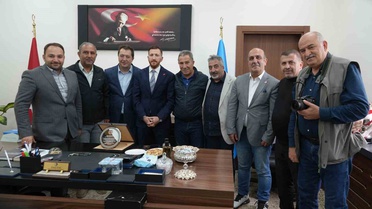 Erzurumspor Başkanı Dal'a Süper Lig'e çıkarma plaketini DAGC takdim etti