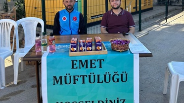 Kütahya Emet Müftüsü Balcı, KYK Yurdu'ndaki manevi danışmanlık standını ziyaret etti