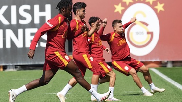 Galatasaray, Kasımpaşa maçı öncesi Kemerburgaz'da çift kale maç yaptı
