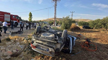 Gaziantep Nizip'te otomobil fıstık tarlasına uçtu, kazada 1 kişi öldü 6 kişi yaralandı
