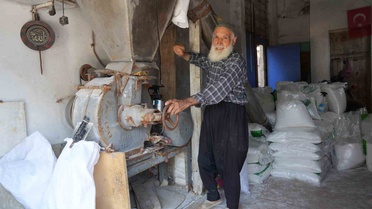 Gaziantep Oğuzeli'nin tek tuzcusu Bekir İslamcan, 70 yıldır tuz öğütüyor