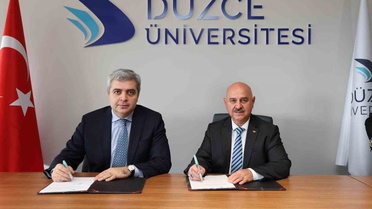 Gürcistan Büyükelçisi Düzce'de Gürcü Dili yüksek lisansında ilk dersi verdi