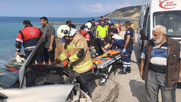 Hatay Arsuz'da uçurumdan sahil kenarına yuvarlanan otomobilin sürücüsü yaralandı