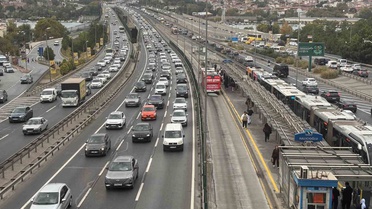 İstanbul trafiği sabah yüzde 71'e ulaştı, Anadolu Yakası'nda yüzde 83 ölçüldü.