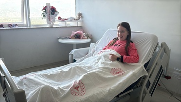 Muğla'da trafik kazasında ağır yaralanan Almina Çakmak, 88 günlük yoğun bakımın ardından çocuk servisine alındı