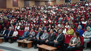 Kastamonu Üniversitesi Rektörü, öğrencilere teknolojiye mesafe koymayacaklarını söyledi