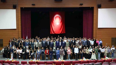 Rektör Karamustafa, KAYÜ'de yeni öğrencilere Anadolu irfanına dikkat çekti