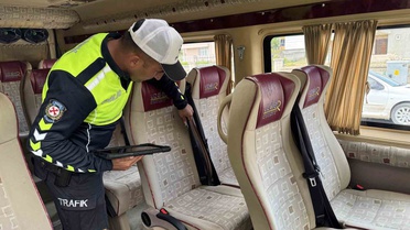 Konya Kulu'da polis, öğrenci servislerinin sürücü ve araç belgelerini denetledi