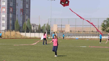 Kütahya'da Gazze'ye dikkat çeken uçurtma etkinliğine İl Milli Eğitim Müdürü katıldı